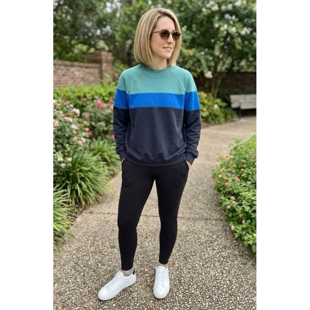 American Eagle block colored jegging fit crewneck size Meduim